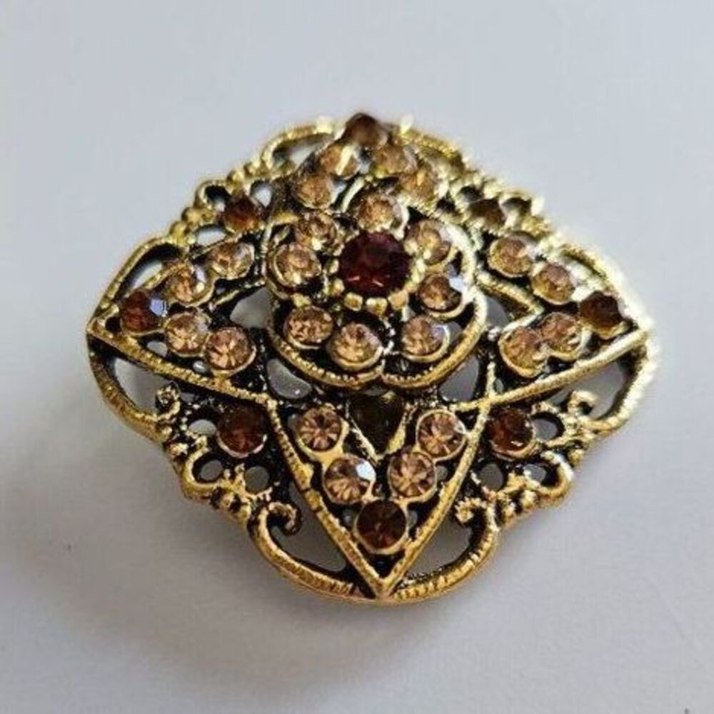 *Sale* Gold tone rhinestone brooch - Picture 6 of 8